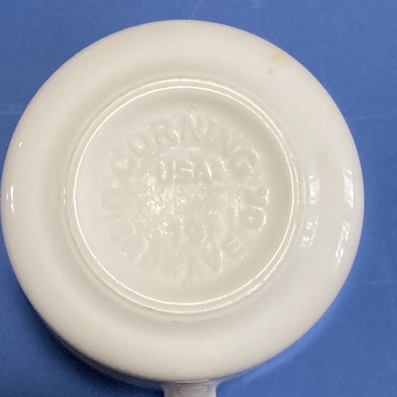 Vintage Corningware Coffee Tea Cups Mugs~Set of 4 ~ Apples and Cherries - Picture 3 of 5